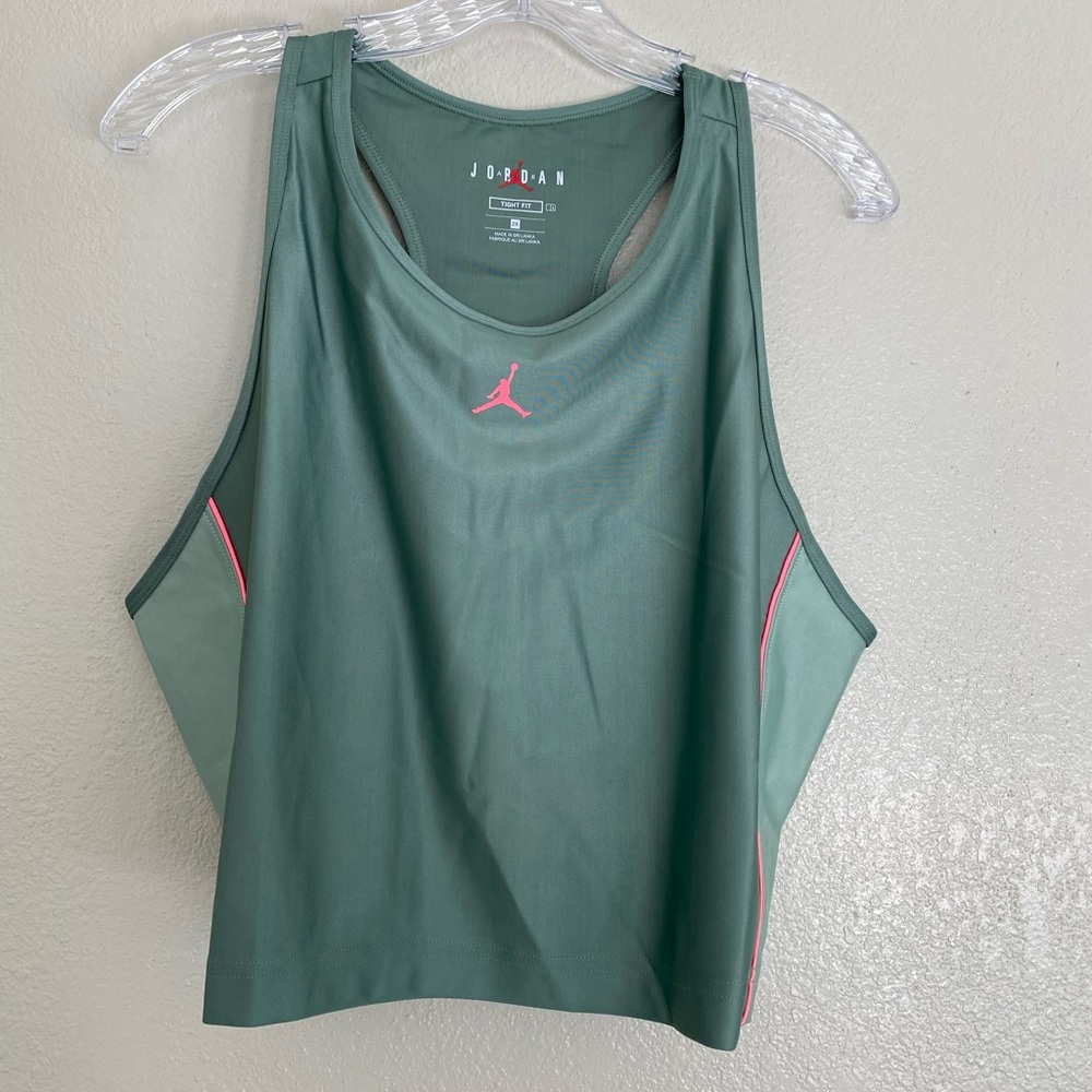 Jordan Women’s Tight Fit Cropped plus Size Tank Top 2X